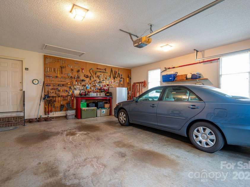 118 Sir Gregory Drive, Shelby, NC 28152.  MLS# CAR4250554, YatesRealty ID 12783. 