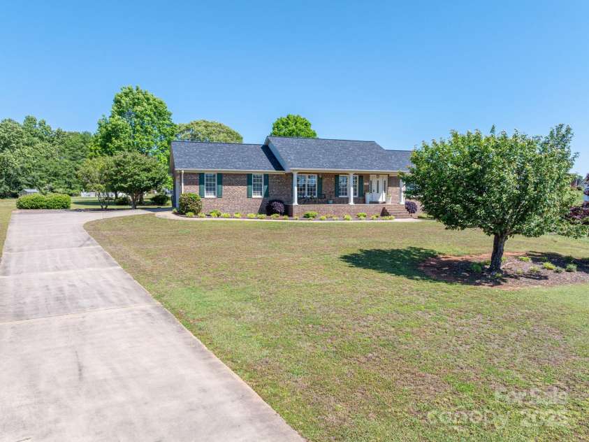 118 Sir Gregory Drive, Shelby, NC 28152.  MLS# CAR4250554, YatesRealty ID 12783. 