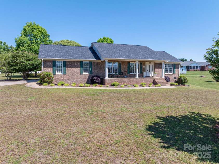 118 Sir Gregory Drive, Shelby, NC 28152.  MLS# CAR4250554, YatesRealty ID 12783. 