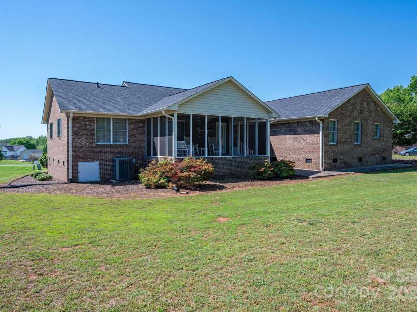 118 Sir Gregory Drive, Shelby, NC 28152.  MLS# CAR4250554, YatesRealty ID 12783. 