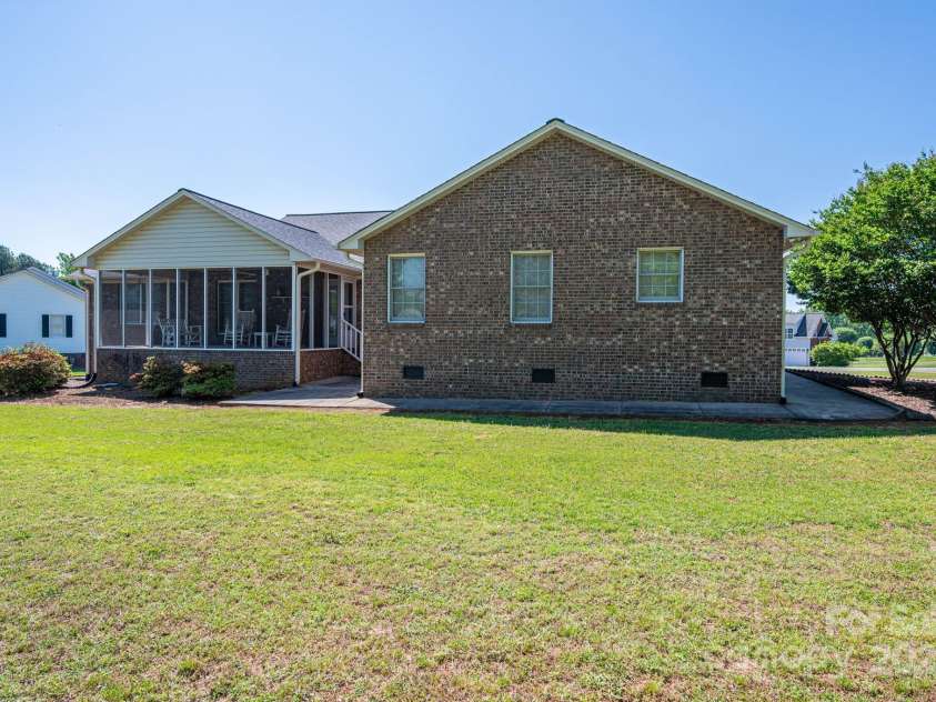 118 Sir Gregory Drive, Shelby, NC 28152.  MLS# CAR4250554, YatesRealty ID 12783. 