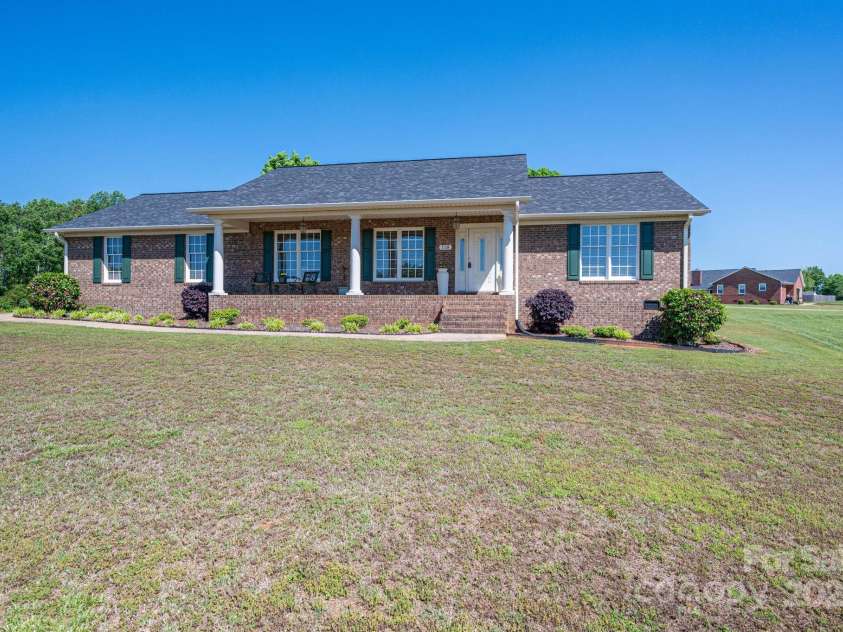 118 Sir Gregory Drive, Shelby, NC 28152.  MLS# CAR4250554, YatesRealty ID 12783. 