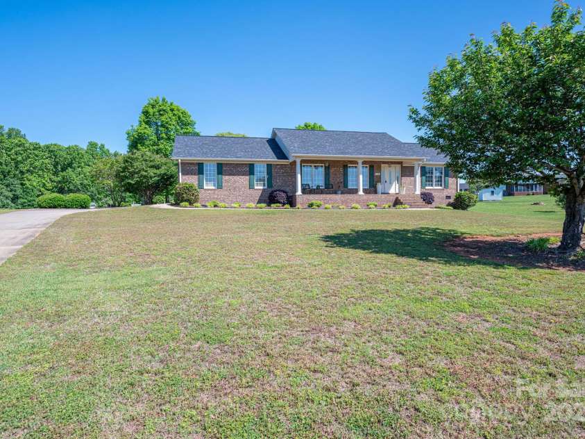118 Sir Gregory Drive, Shelby, NC 28152.  MLS# CAR4250554, YatesRealty ID 12783. 