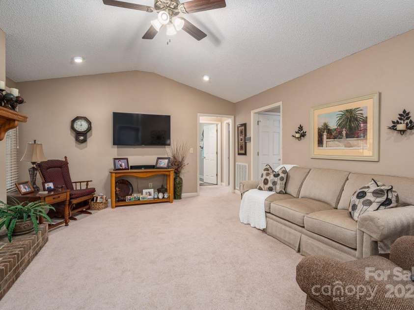 118 Sir Gregory Drive, Shelby, NC 28152.  MLS# CAR4250554, YatesRealty ID 12783. 