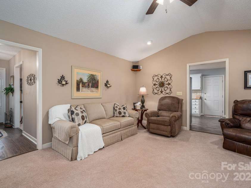 118 Sir Gregory Drive, Shelby, NC 28152.  MLS# CAR4250554, YatesRealty ID 12783. 