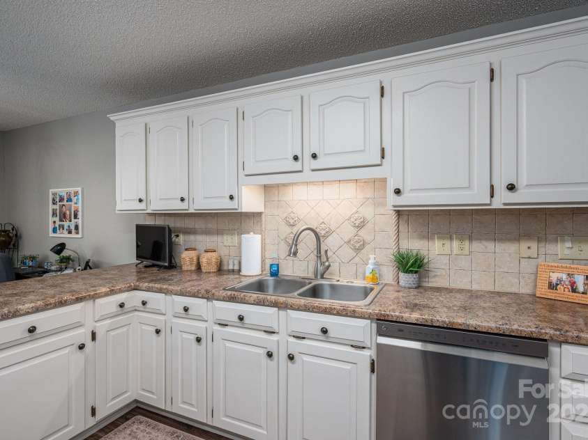 118 Sir Gregory Drive, Shelby, NC 28152.  MLS# CAR4250554, YatesRealty ID 12783. 