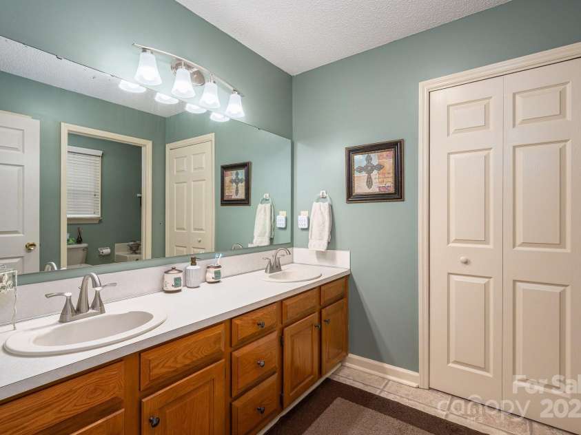 118 Sir Gregory Drive, Shelby, NC 28152.  MLS# CAR4250554, YatesRealty ID 12783. 