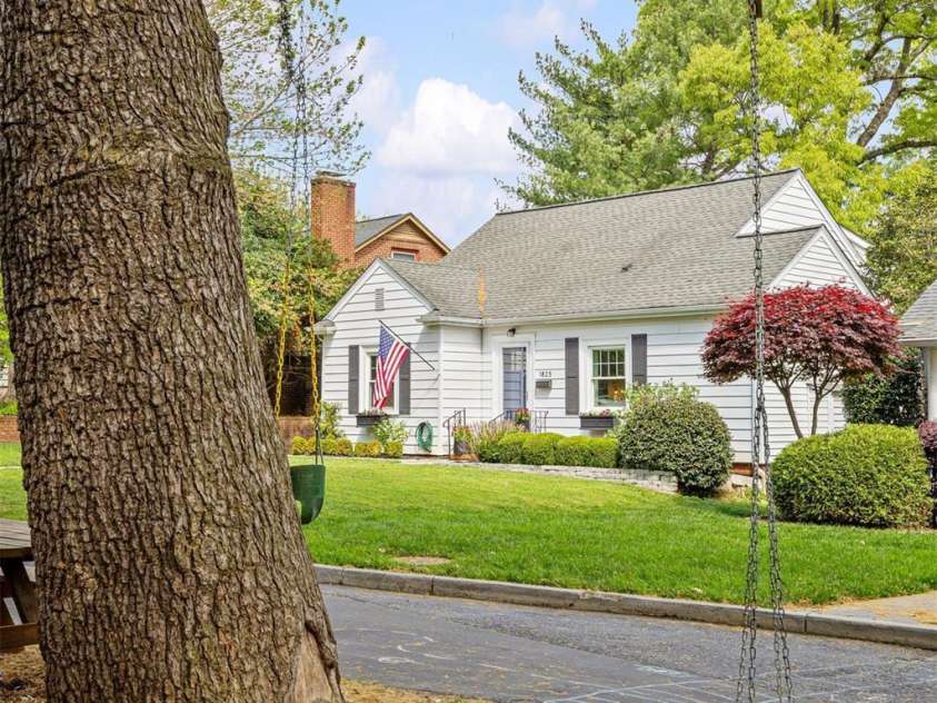 1825 Sprague Avenue, Charlotte, NC 28205.  MLS# CAR4358946, YatesRealty ID 12783. 