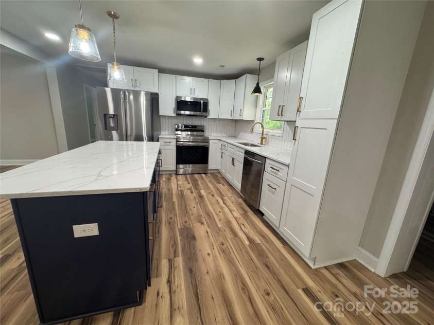 117 Woodland Avenue, Shelby, NC 28152.  MLS# CAR4252190, YatesRealty ID 12784. 