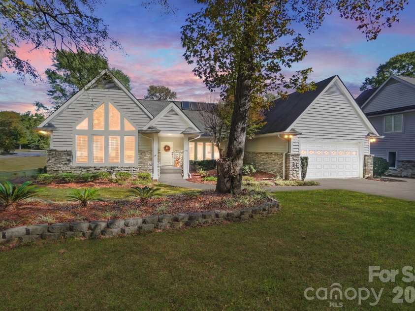 290 Blucher Circle, Lake Wylie, SC 29710.  MLS# CAR4316746, YatesRealty ID 12785. 