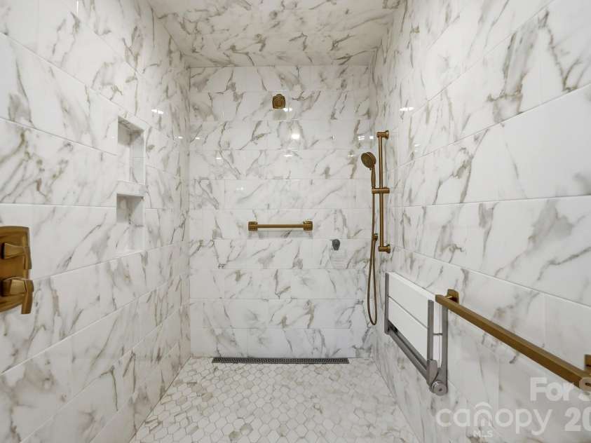 290 Blucher Circle, Lake Wylie, SC 29710.  MLS# CAR4316746, YatesRealty ID 12785. Zero-entry shower