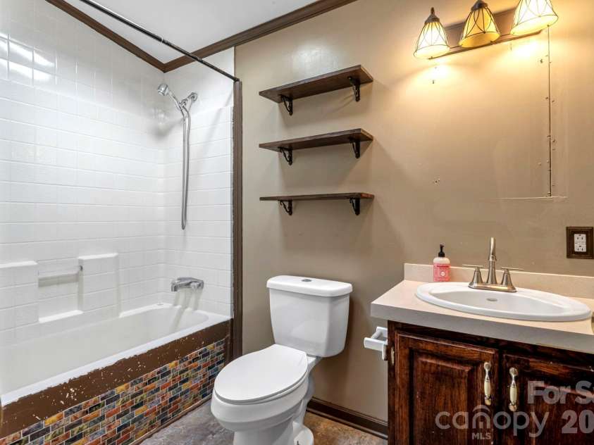 36 Tyler Cove, Alexander, NC 28701.  MLS# CAR4343099, YatesRealty ID 12786. Full Bathroom