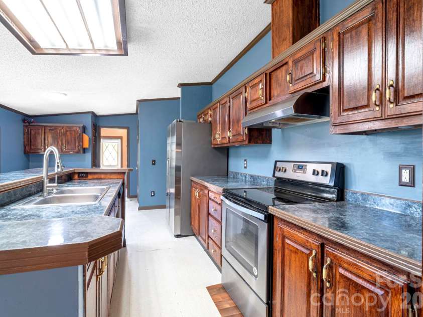 36 Tyler Cove, Alexander, NC 28701.  MLS# CAR4343099, YatesRealty ID 12786. Kitchen