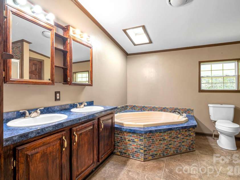 36 Tyler Cove, Alexander, NC 28701.  MLS# CAR4343099, YatesRealty ID 12786. Primary Bathroom