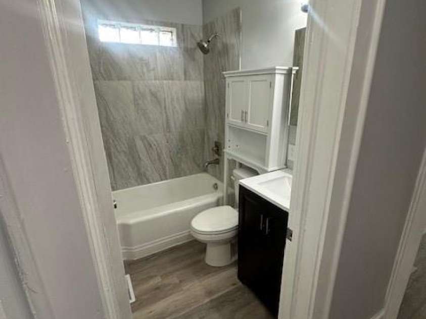 1004 8th Avenue, Gastonia, NC 28054.  MLS# CAR4340427, YatesRealty ID 12787. Bathroom