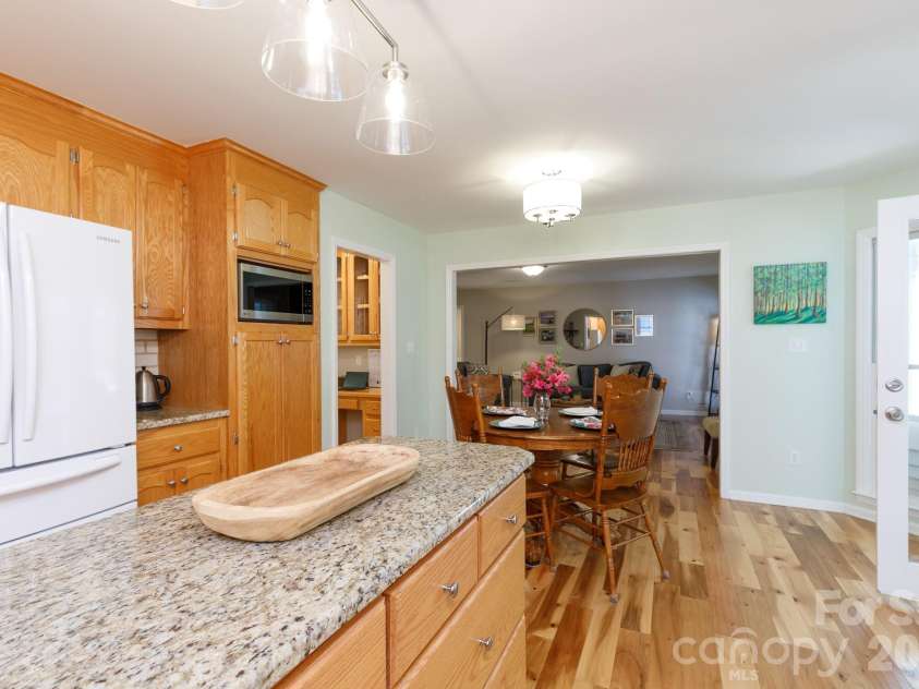 228 Timberlane Drive, Belmont, NC 28012.  MLS# CAR4369910, YatesRealty ID 12788. All kitchen appliances stay