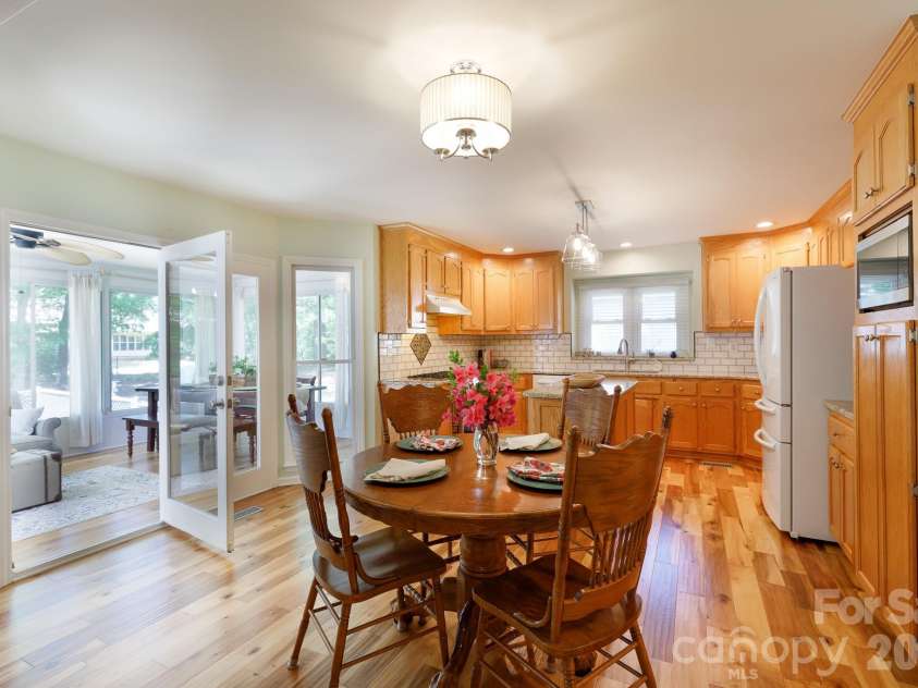 228 Timberlane Drive, Belmont, NC 28012.  MLS# CAR4369910, YatesRealty ID 12788. Dining open to kitchen