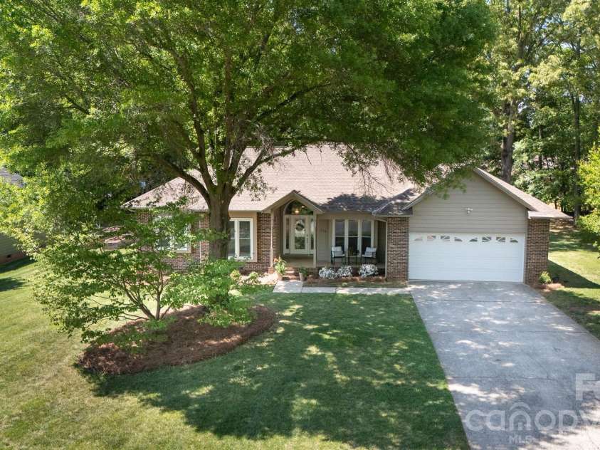 228 Timberlane Drive, Belmont, NC 28012.  MLS# CAR4369910, YatesRealty ID 12788. Double garage
