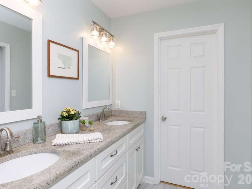 228 Timberlane Drive, Belmont, NC 28012.  MLS# CAR4369910, YatesRealty ID 12788. Double sinks primary