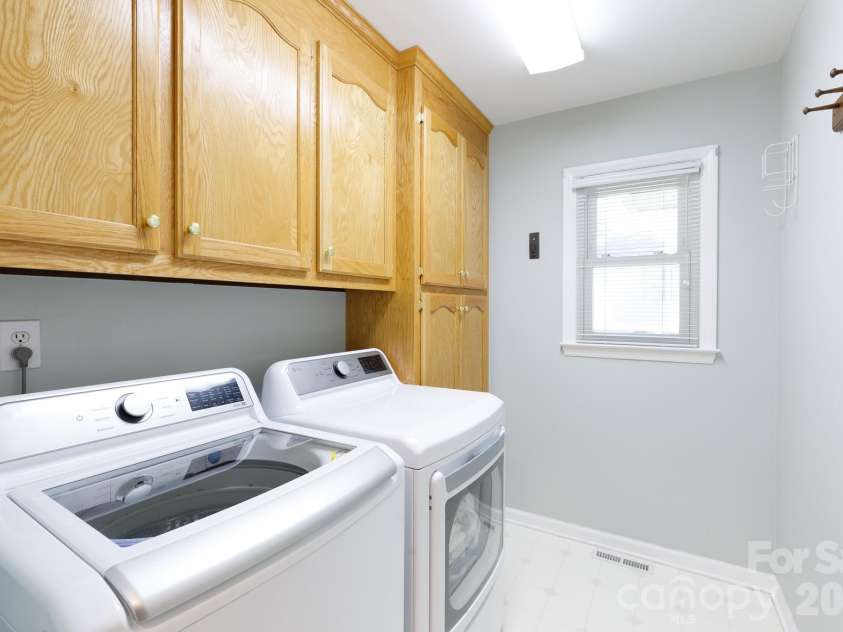 228 Timberlane Drive, Belmont, NC 28012.  MLS# CAR4369910, YatesRealty ID 12788. Laundry room