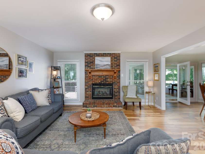 228 Timberlane Drive, Belmont, NC 28012.  MLS# CAR4369910, YatesRealty ID 12788. Open floor plan