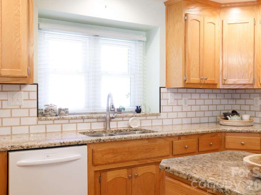 228 Timberlane Drive, Belmont, NC 28012.  MLS# CAR4369910, YatesRealty ID 12788. Sink w/ window