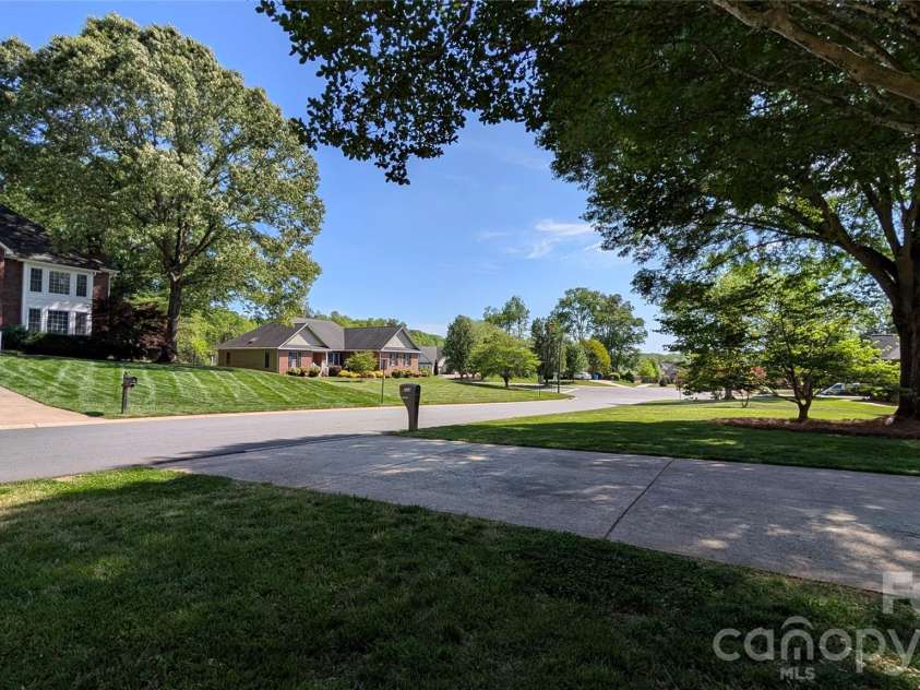 228 Timberlane Drive, Belmont, NC 28012.  MLS# CAR4369910, YatesRealty ID 12788. Streetscape