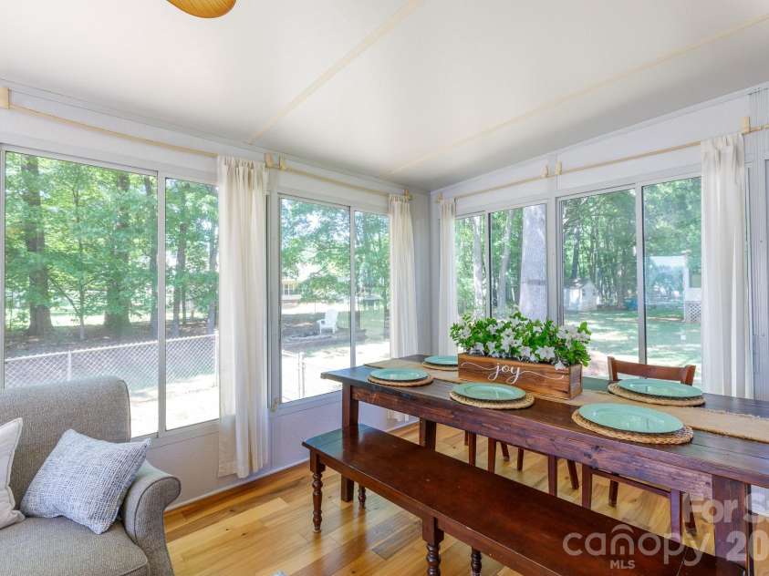 228 Timberlane Drive, Belmont, NC 28012.  MLS# CAR4369910, YatesRealty ID 12788. Sunroom dining