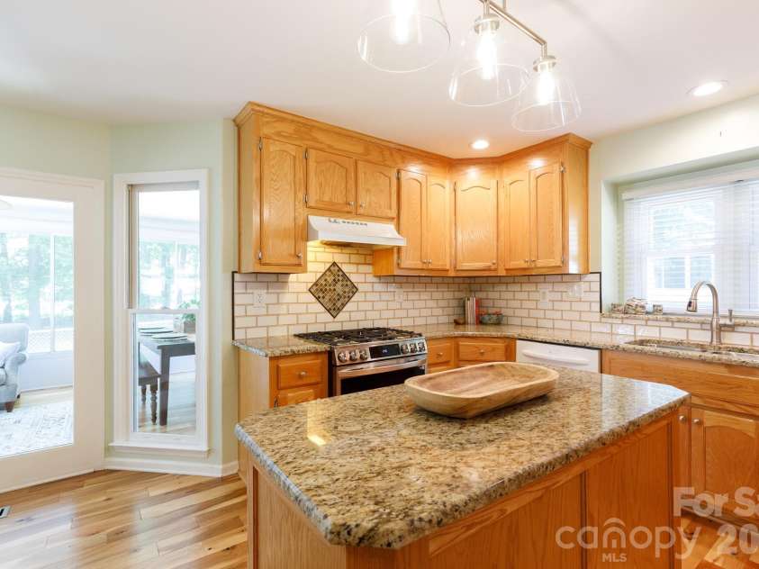 228 Timberlane Drive, Belmont, NC 28012.  MLS# CAR4369910, YatesRealty ID 12788. Work island