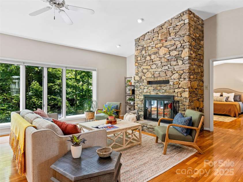 150 Sondley Parkway, Asheville, NC 28805.  MLS# CAR4280880, YatesRealty ID 1279. 