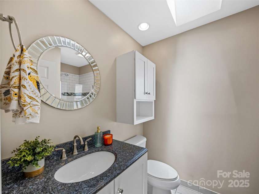 150 Sondley Parkway, Asheville, NC 28805.  MLS# CAR4280880, YatesRealty ID 1279. Full bath on Main level