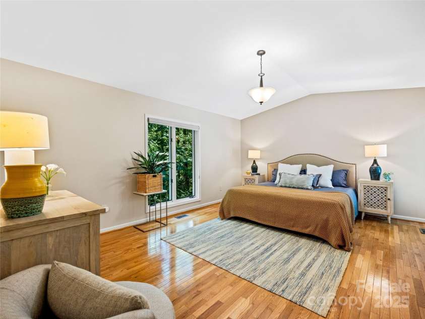 150 Sondley Parkway, Asheville, NC 28805.  MLS# CAR4280880, YatesRealty ID 1279. Primary ensuite