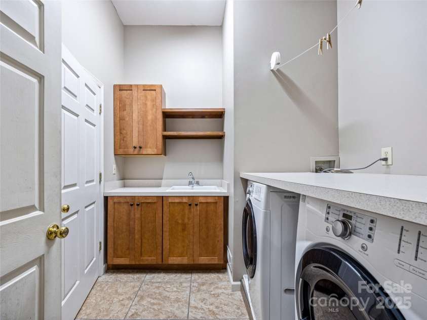 150 Sondley Parkway, Asheville, NC 28805.  MLS# CAR4280880, YatesRealty ID 1279. Spacious Laundry Room with Sink