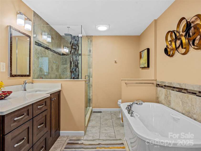 150 Sondley Parkway, Asheville, NC 28805.  MLS# CAR4280880, YatesRealty ID 1279. Updated Primary Bath