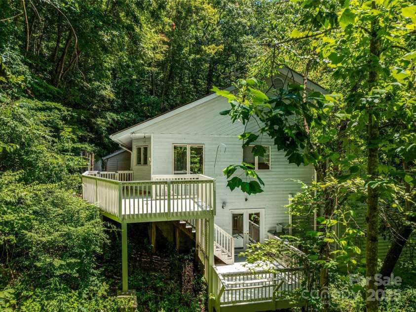 150 Sondley Parkway, Asheville, NC 28805.  MLS# CAR4280880, YatesRealty ID 1279. View of Back Decks