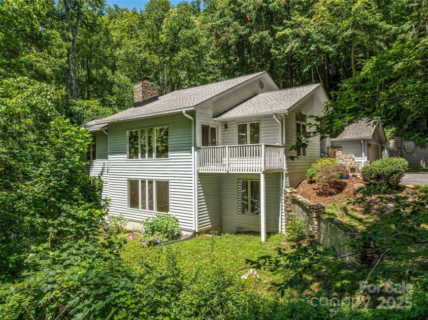 150 Sondley Parkway, Asheville, NC 28805.  MLS# CAR4280880, YatesRealty ID 1279. View of the Side of the home with deck off Family Room