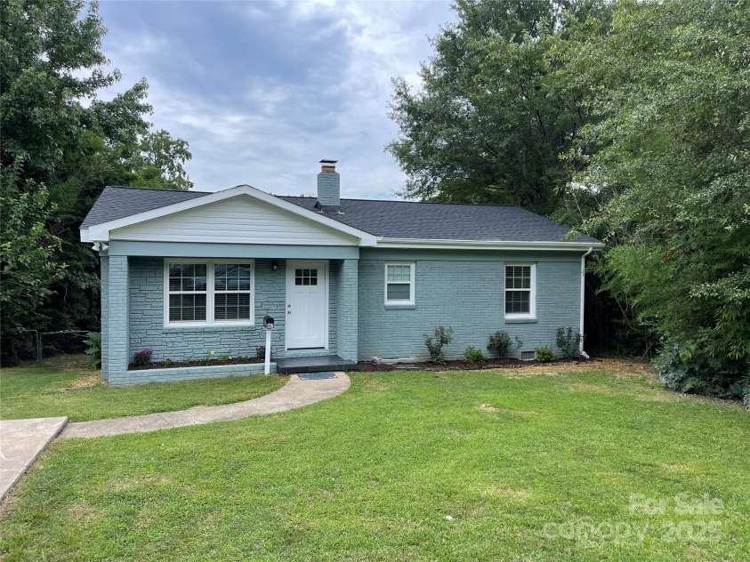 647 Reeves Court, Charlotte, NC 28208.  MLS# CAR4166731, YatesRealty ID 1279. 