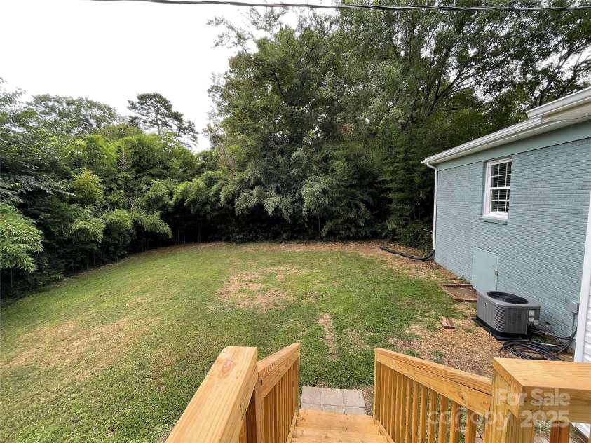 647 Reeves Court, Charlotte, NC 28208.  MLS# CAR4166731, YatesRealty ID 1279. 