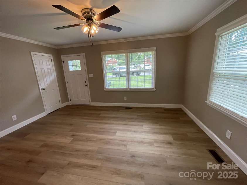 647 Reeves Court, Charlotte, NC 28208.  MLS# CAR4166731, YatesRealty ID 1279. Living Room