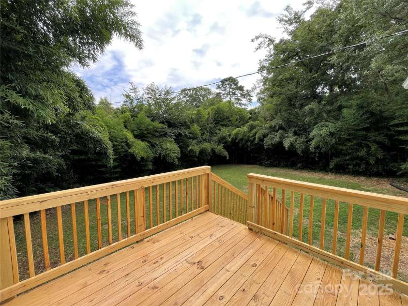 647 Reeves Court, Charlotte, NC 28208.  MLS# CAR4166731, YatesRealty ID 1279. New Deck