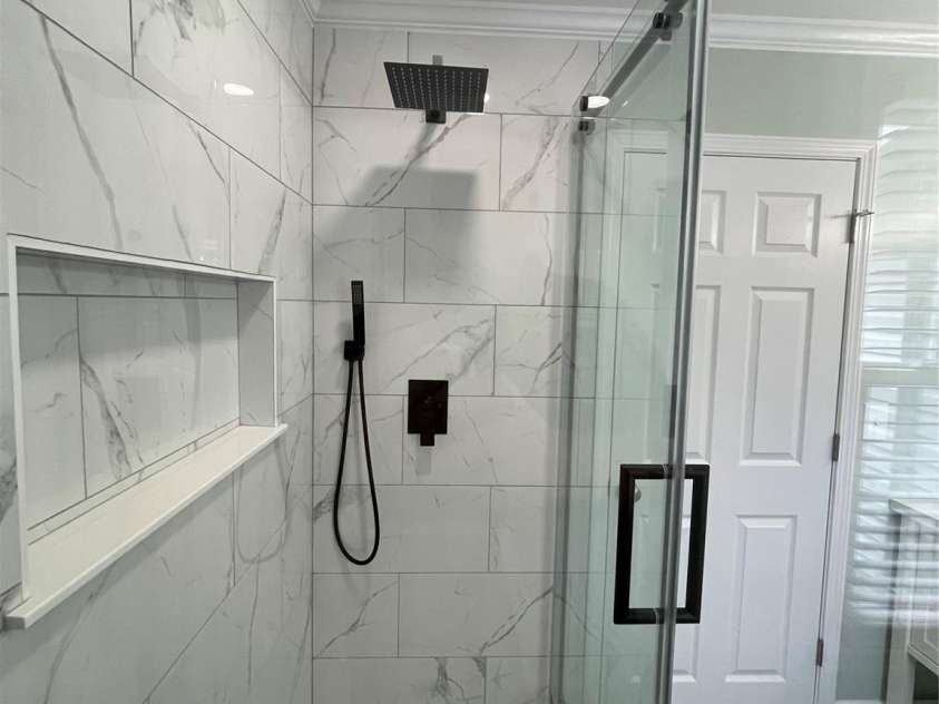 647 Reeves Court, Charlotte, NC 28208.  MLS# CAR4166731, YatesRealty ID 1279. Primary Glass Shower