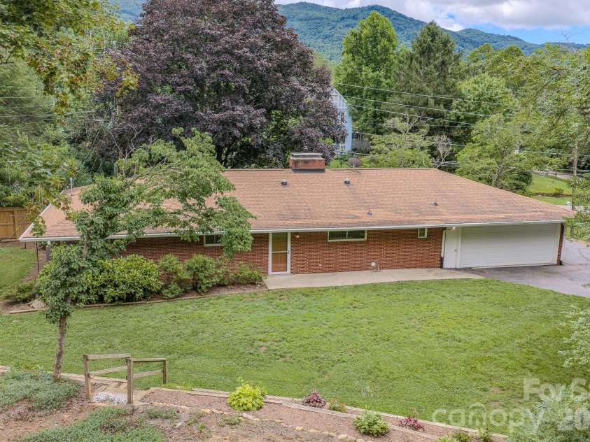 105 Alexander Avenue, Swannanoa, NC 28778.  MLS# CAR4289989, YatesRealty ID 12790. 