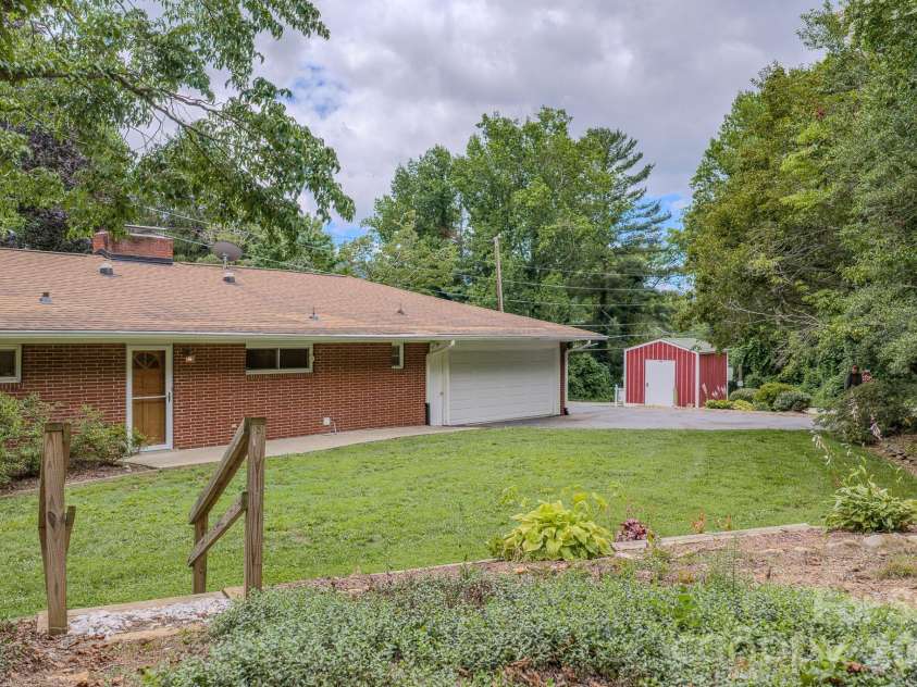 105 Alexander Avenue, Swannanoa, NC 28778.  MLS# CAR4289989, YatesRealty ID 12790. 