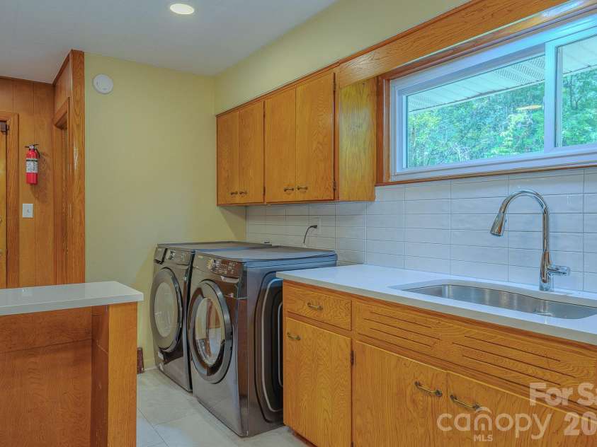 105 Alexander Avenue, Swannanoa, NC 28778.  MLS# CAR4289989, YatesRealty ID 12790. Laundry and kitchen