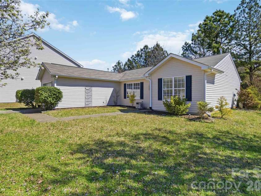 10359 Gold Pan Road, Charlotte, NC 28215.  MLS# CAR4353076, YatesRealty ID 12792. 