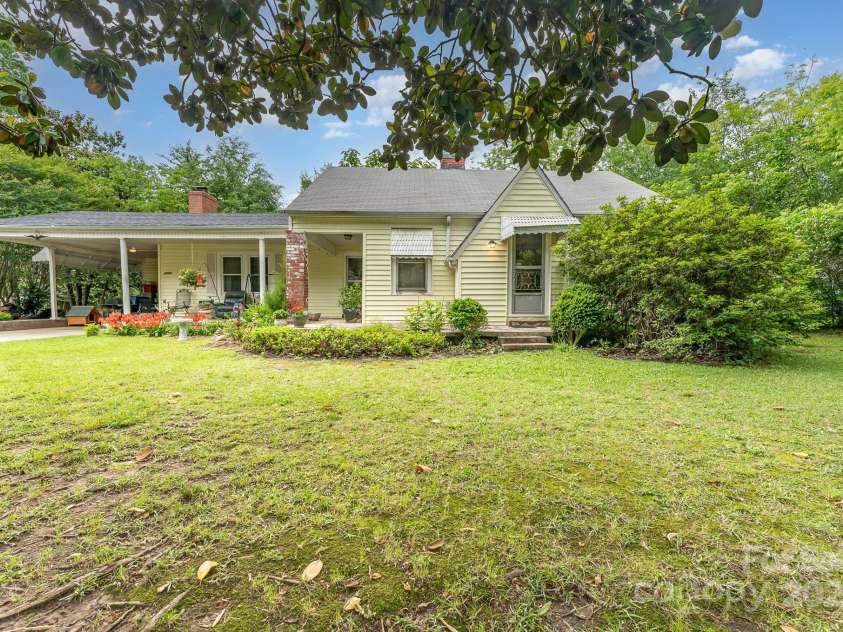 2556 Salem Church Road, Lincolnton, NC 28092.  MLS# CAR4256472, YatesRealty ID 12793. 