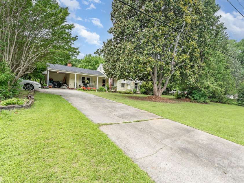 2556 Salem Church Road, Lincolnton, NC 28092.  MLS# CAR4256472, YatesRealty ID 12793. 