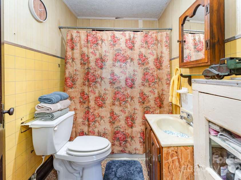 2556 Salem Church Road, Lincolnton, NC 28092.  MLS# CAR4256472, YatesRealty ID 12793. 