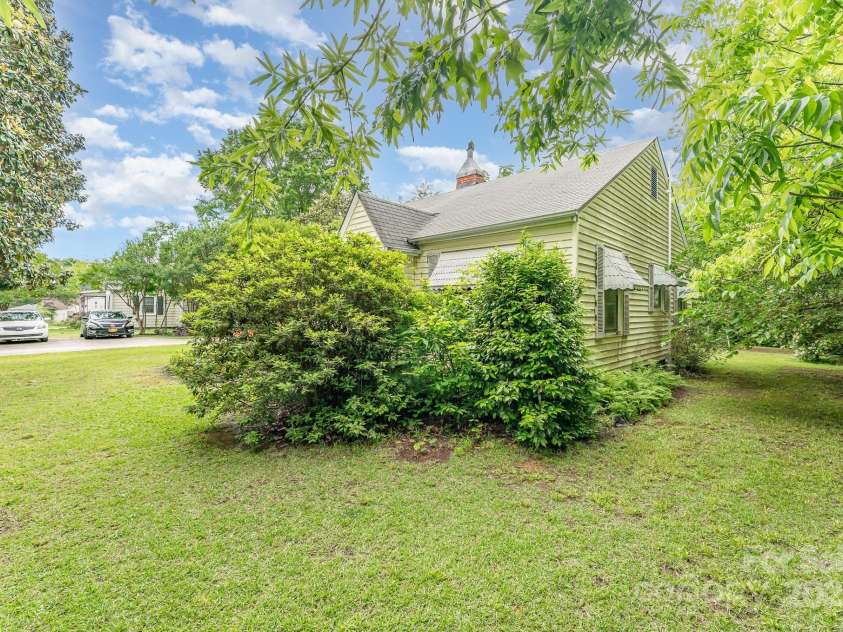 2556 Salem Church Road, Lincolnton, NC 28092.  MLS# CAR4256472, YatesRealty ID 12793. 