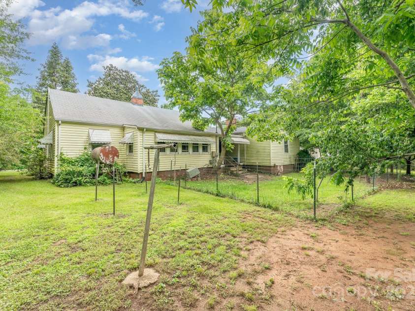 2556 Salem Church Road, Lincolnton, NC 28092.  MLS# CAR4256472, YatesRealty ID 12793. 